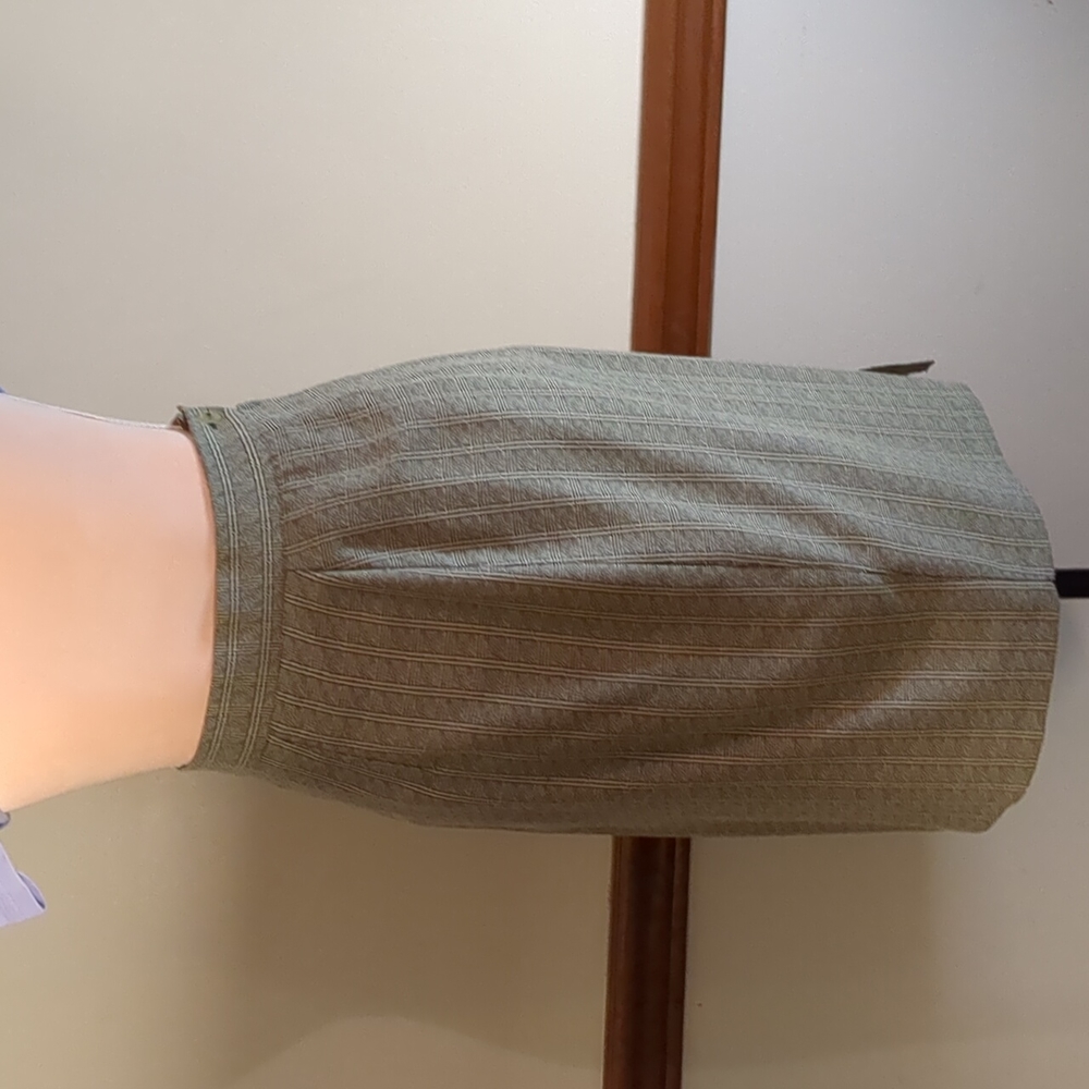 Gray plaid skirt in Women's size 4 - Picture 1 of 8